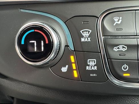 Used 2023 Chevrolet Traverse LT AWD/4WD image 41