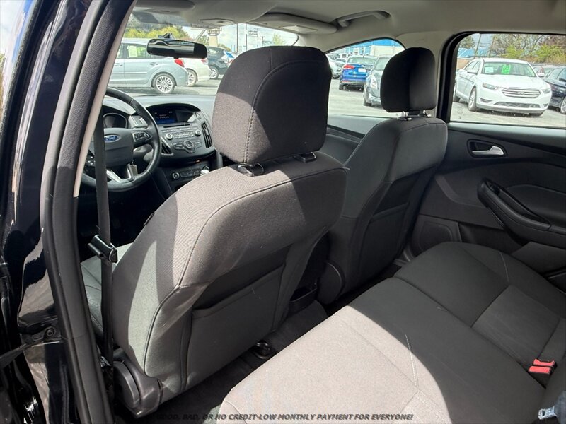 Used 2016 Ford Focus SE w/ SE Sport Package FWD image 13