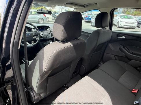 Used 2016 Ford Focus SE w/ SE Sport Package FWD image 13