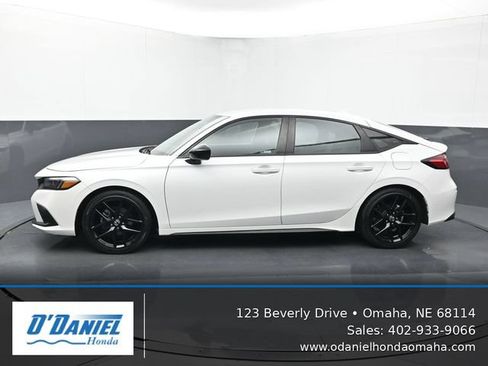 Used 2023 Honda Civic Sport image 2