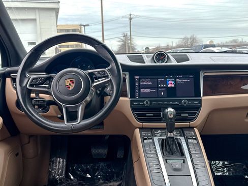 Used 2021 Porsche Macan Base image 25