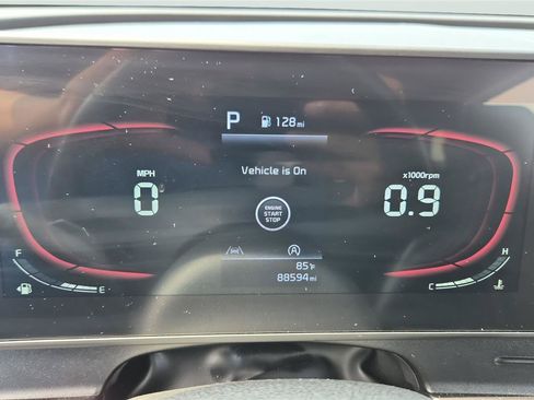 Used 2023 Kia Sportage EX AWD/4WD image 13