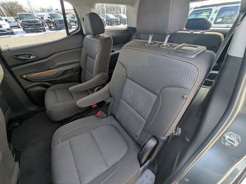 Used 2021 GMC Acadia SLE image 17