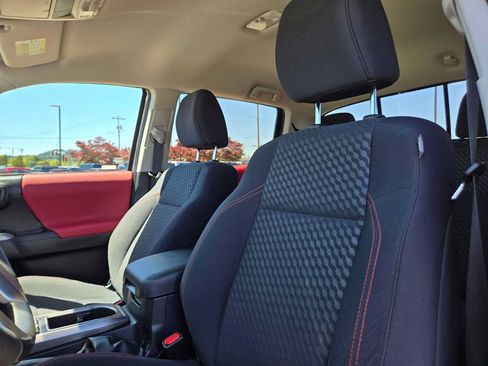 Used 2020 Toyota Tacoma SR5 AWD/4WD image 26