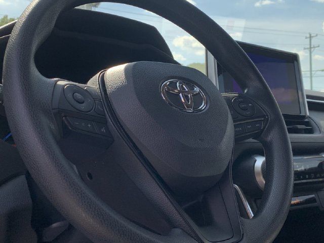 Used 2025 Toyota RAV4 LE AWD/4WD image 19