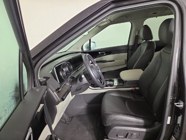 Certified 2024 Kia Carnival EX FWD image 11