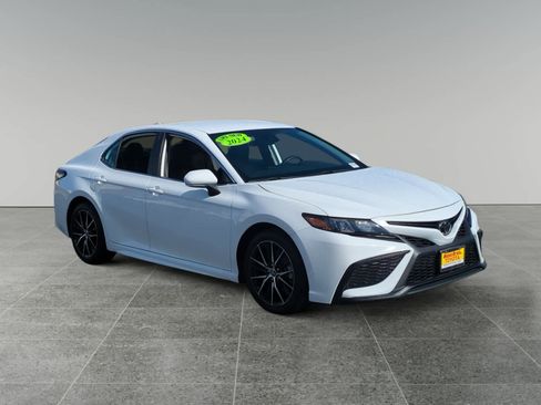 Used 2024 Toyota Camry SE image 7