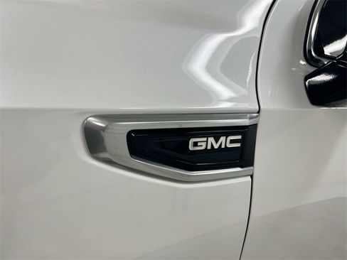 Used 2021 GMC Yukon XL Denali w/ Denali Premium Package image 27