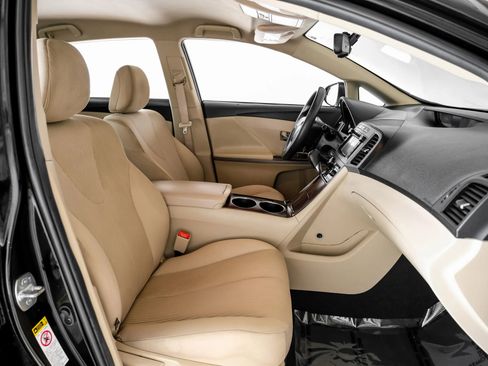 Used 2013 Toyota Venza LE w/ LE Convenience Pkg image 30