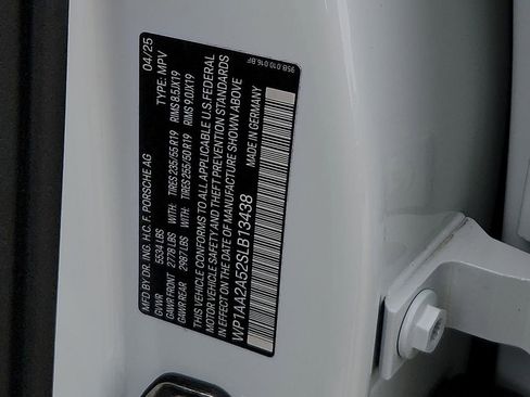 Certified 2025 Porsche Macan image 29