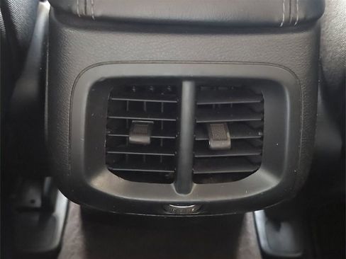 Used 2019 Jeep Cherokee Latitude w/ Popular Appearance Group image 19