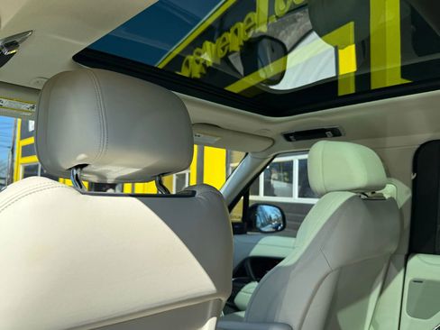 Used 2023 Land Rover Range Rover SE image 31