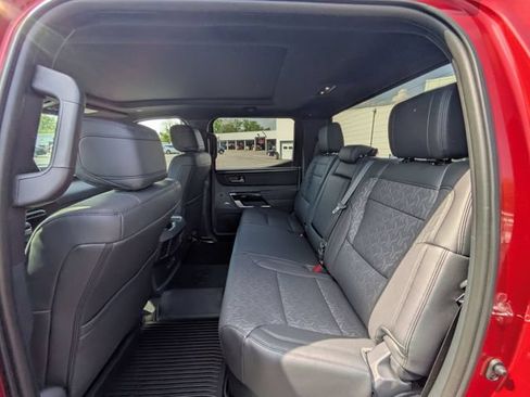 Used 2025 Toyota Tundra Limited AWD/4WD image 30