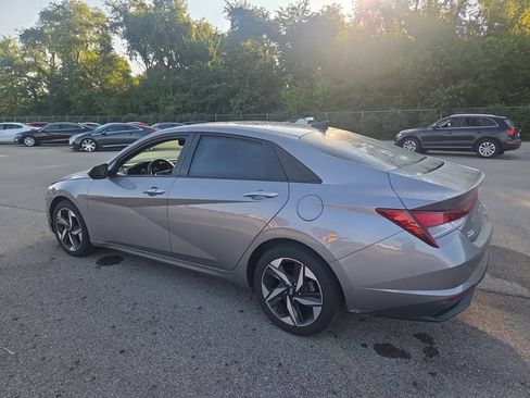 Used 2023 Hyundai Elantra SEL w/ Convenience Package FWD image 4