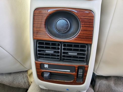 Used 2002 Cadillac Eldorado ESC image 30