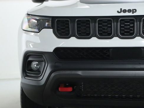 Used 2025 Jeep Compass Trailhawk AWD/4WD image 7