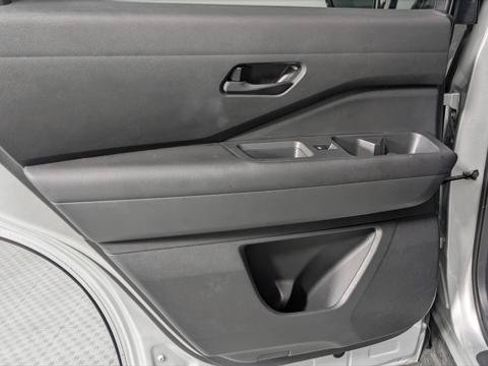 Used 2025 Nissan Pathfinder SV FWD image 13