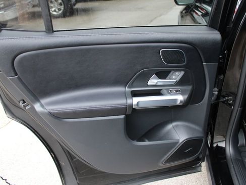 Used 2023 Mercedes-Benz GLB 250 4MATIC image 32