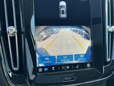 Certified 2025 Volvo XC40 B5 Core image 22