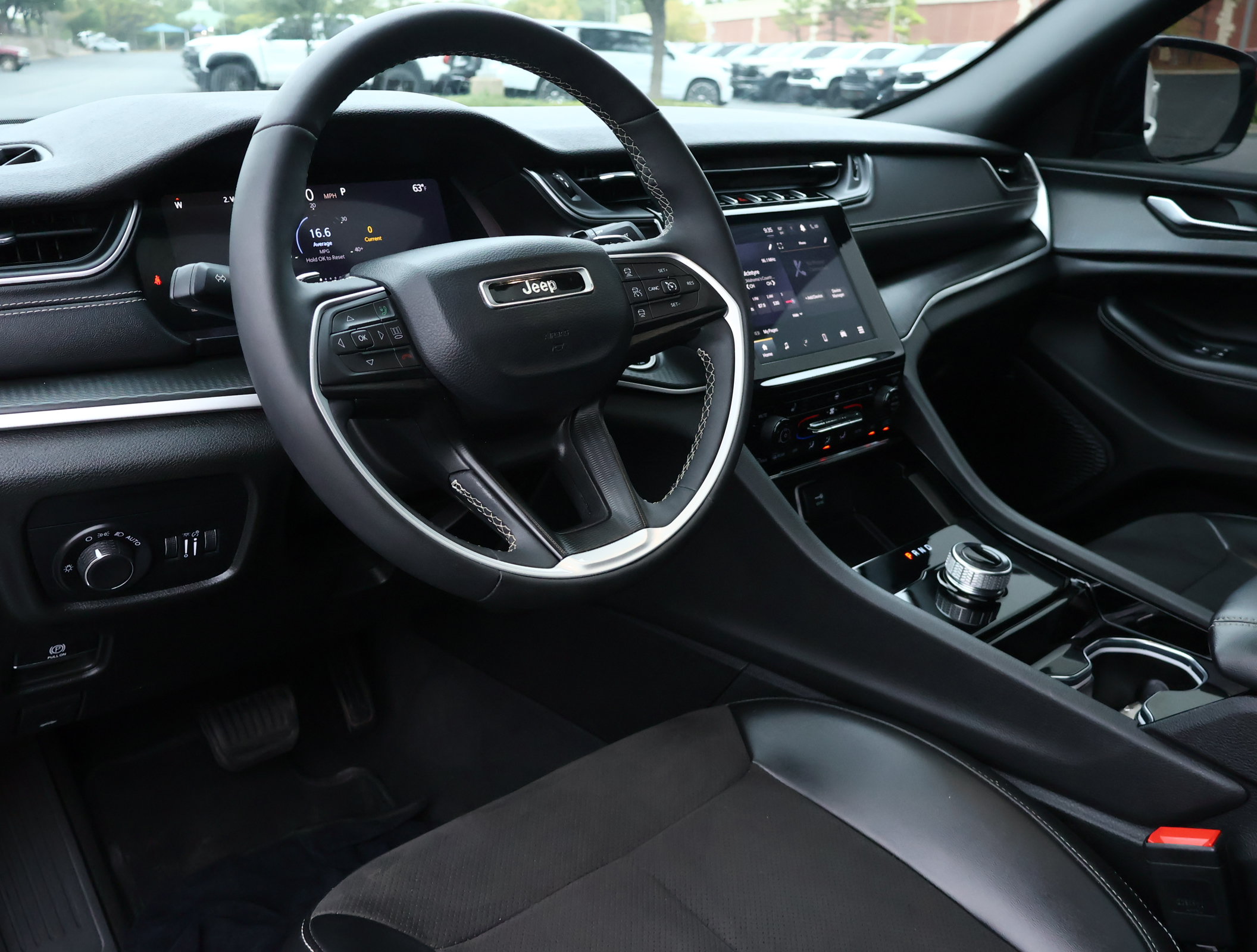 Used 2023 Jeep Grand Cherokee Altitude AWD/4WD image 3