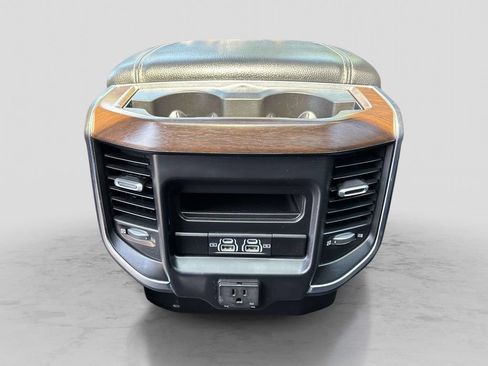 Used 2022 RAM 1500 Laramie AWD/4WD image 13