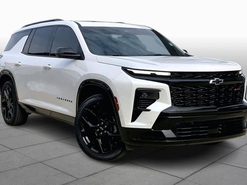 Used 2024 Chevrolet Traverse RS image 3