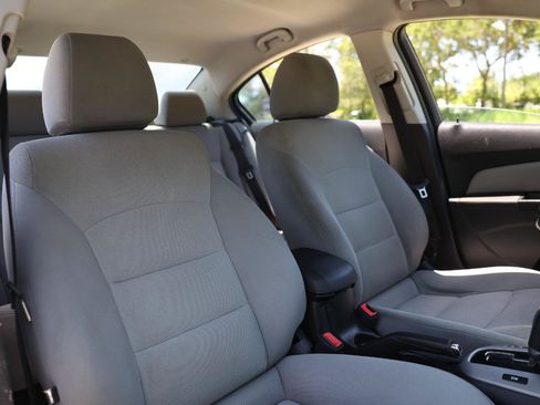Used 2014 Chevrolet Cruze LT FWD image 16