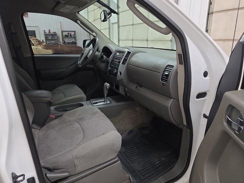 Used 2011 Nissan Frontier SV w/ SV Premium Utility Pkg image 29