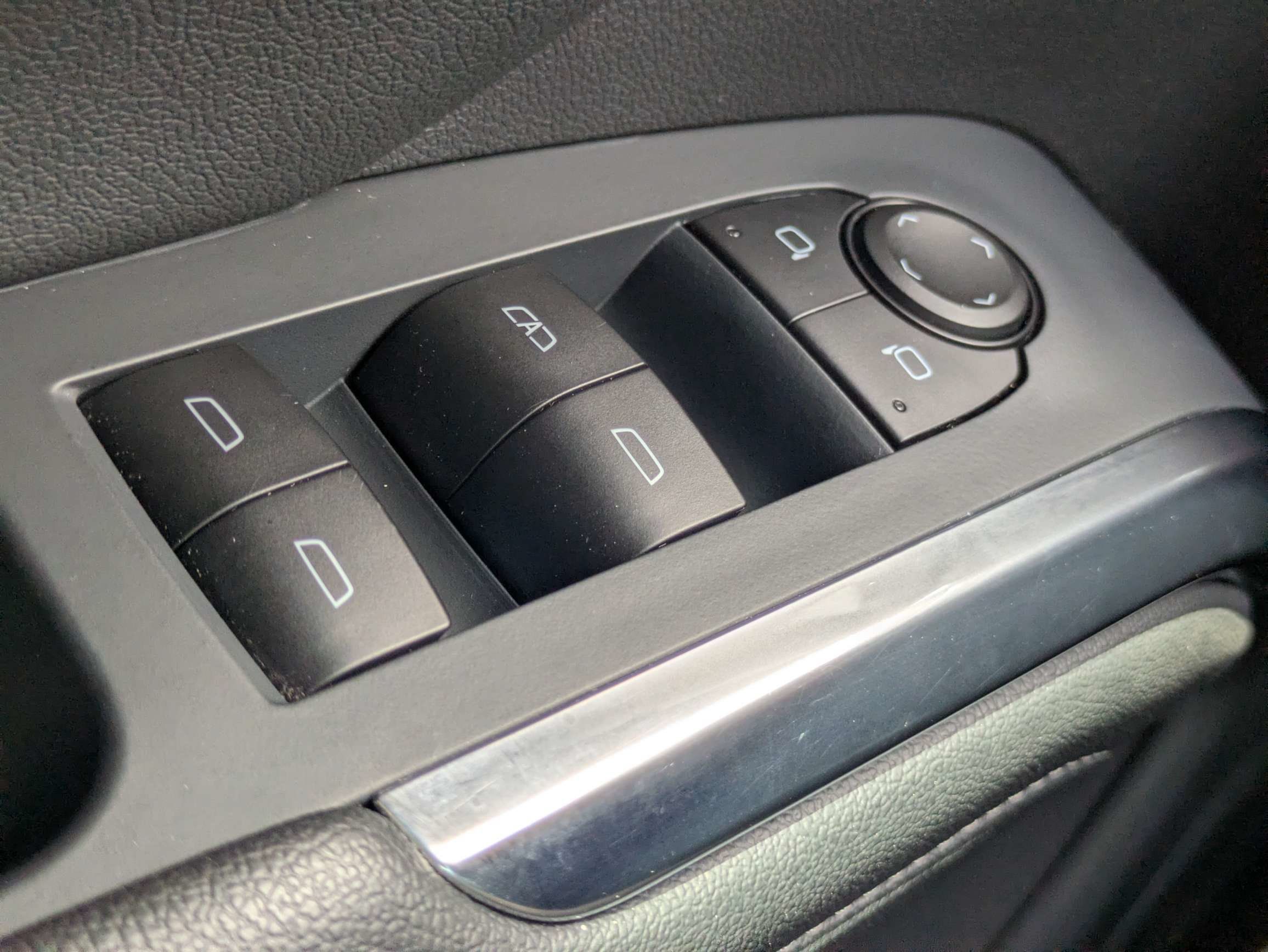 Used 2025 Chevrolet Traverse LT FWD image 16
