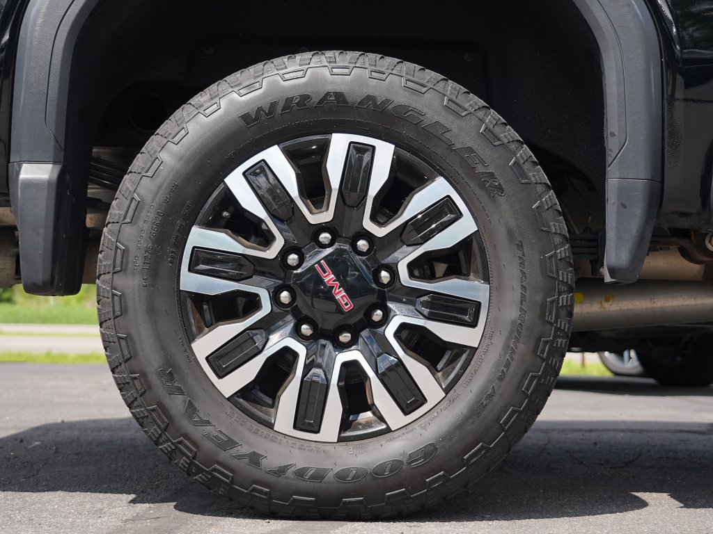 Used 2024 GMC Sierra 2500 AT4 w/ AT4 Premium Plus Package AWD/4WD image 11