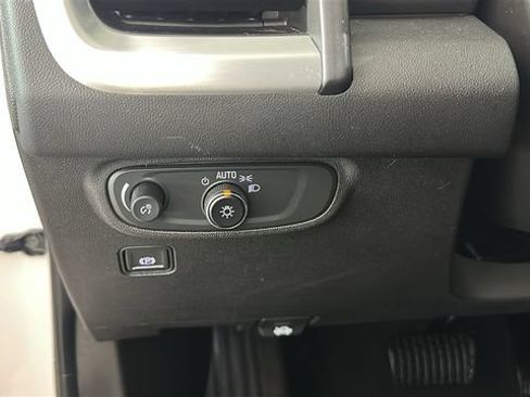 Used 2024 GMC Terrain SLE w/ Driver Convenience Package AWD/4WD image 19