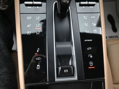 Used 2023 Porsche Macan S image 31