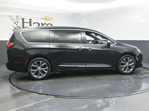 Used 2019 Chrysler Pacifica Limited w/ Advanced Safetytec Group image 35