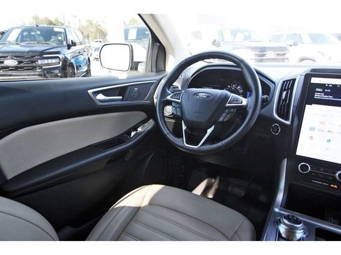 Certified 2022 Ford Edge SEL w/ Convenience Package image 11