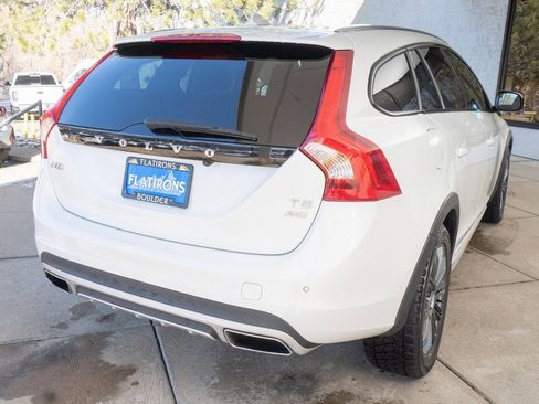 Used 2018 Volvo V60 T5 Cross Country w/ Convenience Package image 6