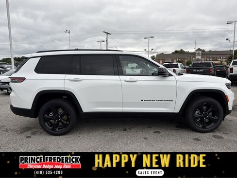 New 2025 Jeep Grand Cherokee L Limited w/ Black Appearance Package image 2