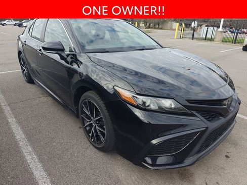 Used 2024 Toyota Camry SE image 3