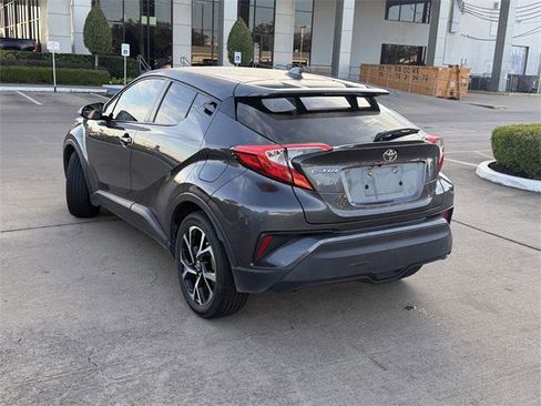 Certified 2022 Toyota C-HR XLE image 7