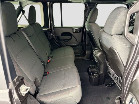 Used 2024 Jeep Wrangler Unlimited Rubicon AWD/4WD image 20