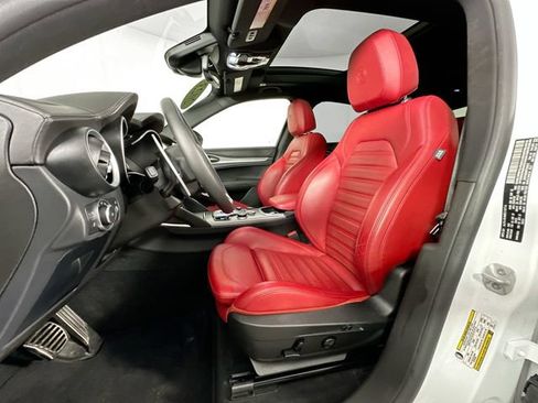 Used 2023 Alfa Romeo Stelvio Veloce AWD/4WD image 4