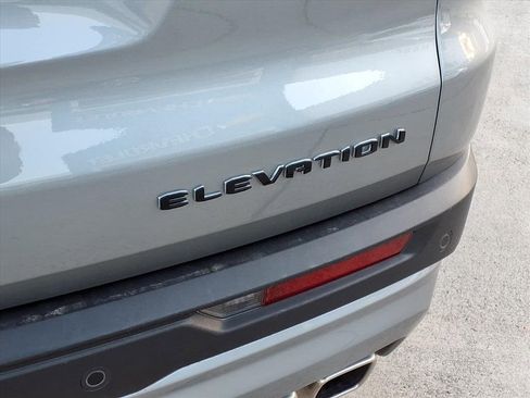 Used 2025 GMC Acadia Elevation image 5