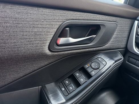 Certified 2023 Nissan Rogue SV image 25