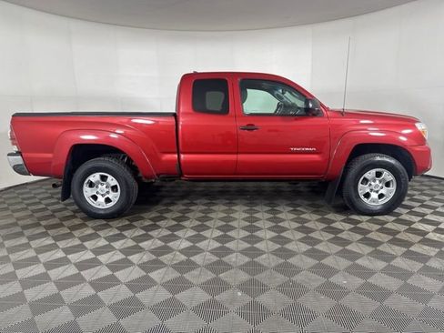 Used 2012 Toyota Tacoma 4x4 Access Cab V6 w/ SR5 Pkg image 2