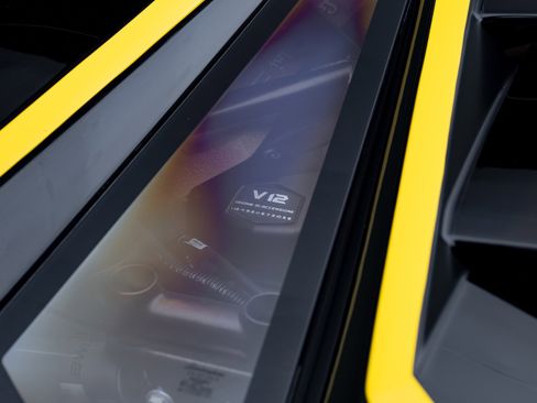 Used 2021 Lamborghini Aventador SVJ image 48