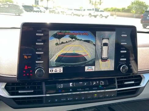 Used 2024 Toyota Sienna Platinum image 25