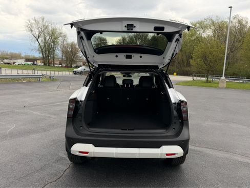 Used 2026 Nissan Kicks SR w/ Cold Weather Package AWD/4WD image 7