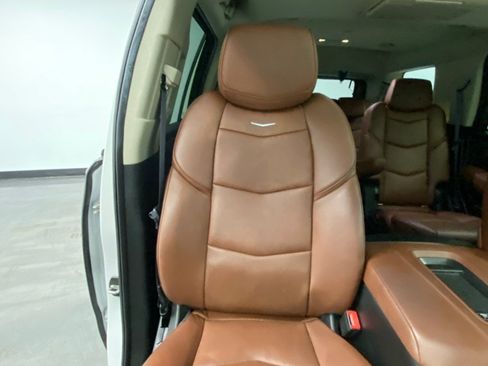 Used 2017 Cadillac Escalade Luxury w/ LPO, Radiant Package AWD/4WD image 26