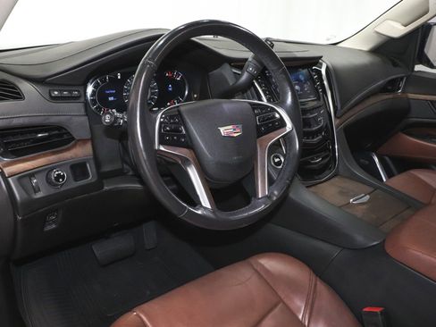 Used 2019 Cadillac Escalade ESV Premium Luxury image 20
