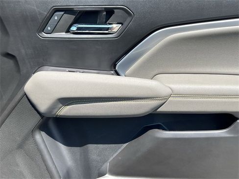 Used 2024 Chevrolet Colorado ZR2 w/ Technology Package image 37