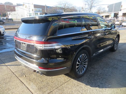 Used 2023 Lincoln Aviator AWD w/ Premium Package image 29